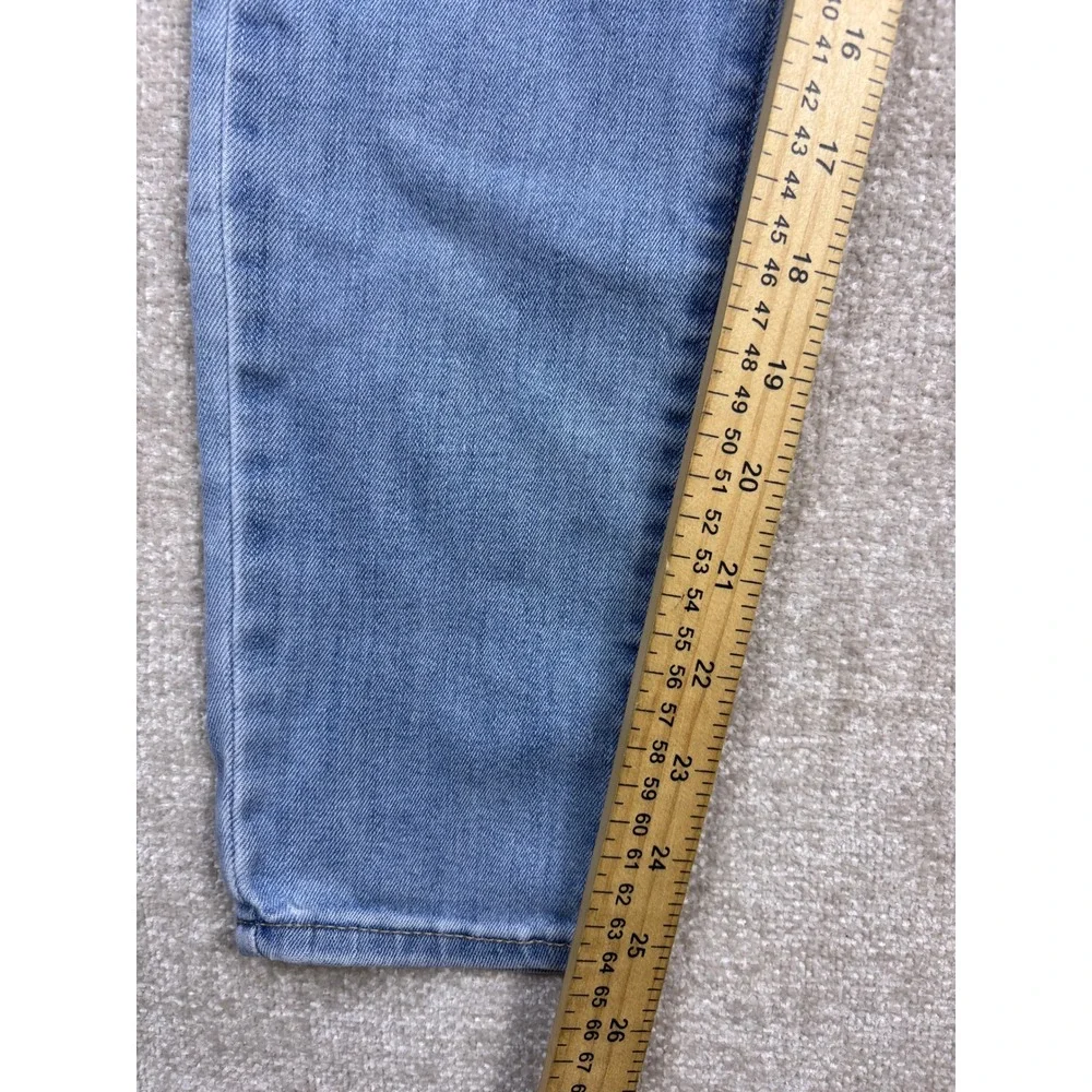 Levis levis 711